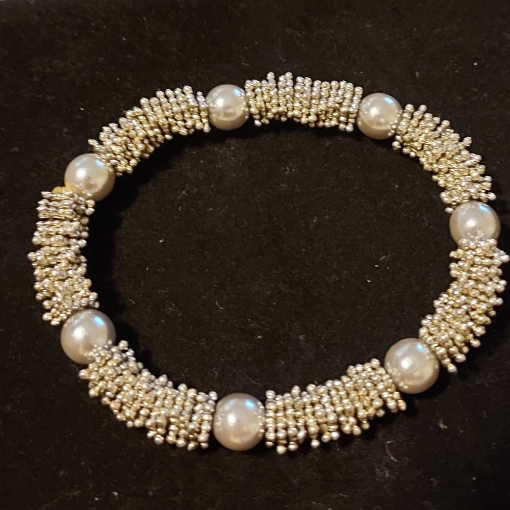 Vintage snowflake and bead fashion stretch bracelet